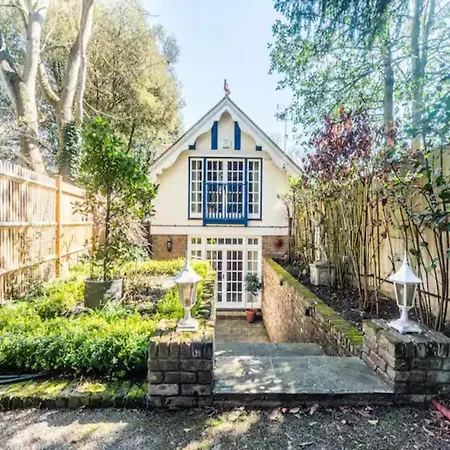 Pass The Keys Cosy River House With Beautiful Views Villa